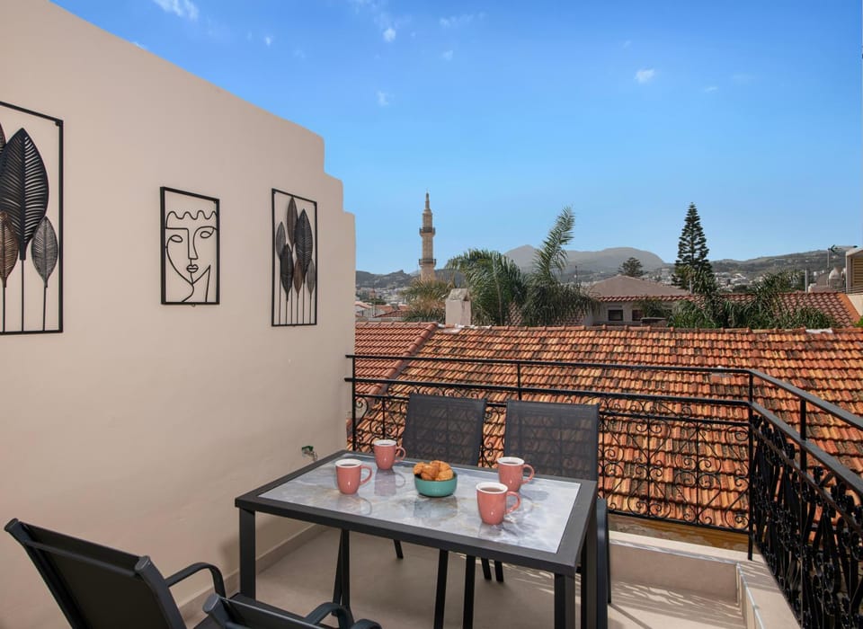 Property building, Day, Natural landscape, View (from property/room), Balcony/Terrace, Balcony/Terrace, Seating area, Dining area, Mountain view, Entertainment
