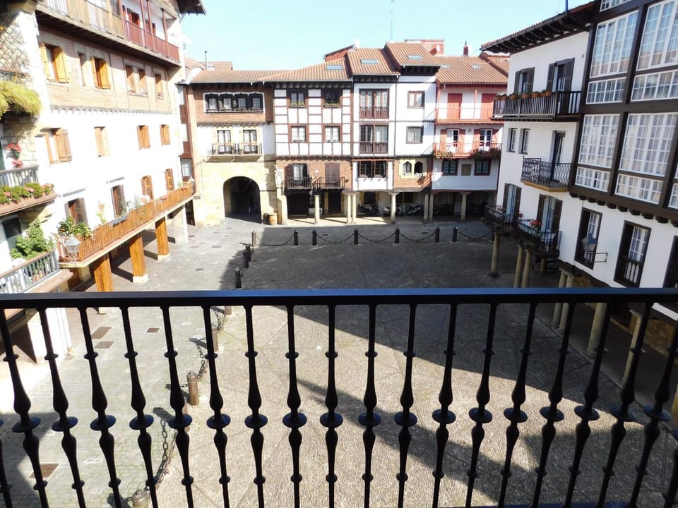 View (from property/room), Balcony/Terrace, Decorative detail, Landmark view, Street view