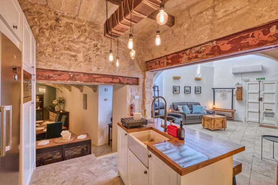 Gudja 2BR - A Home of Character in the Village Core Apartment in Malta