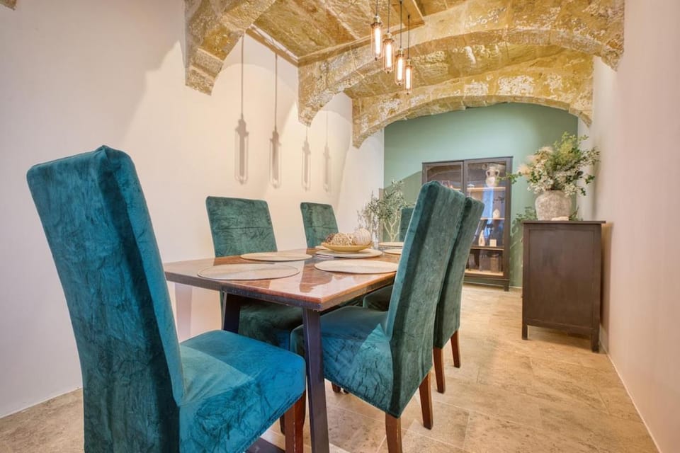 Gudja 2BR - A Home of Character in the Village Core Apartment in Malta