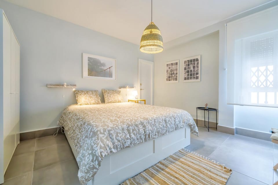 Bed, Photo of the whole room, Bedroom, heating, wardrobe, air conditioner