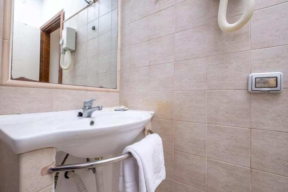 Bathroom, towels
