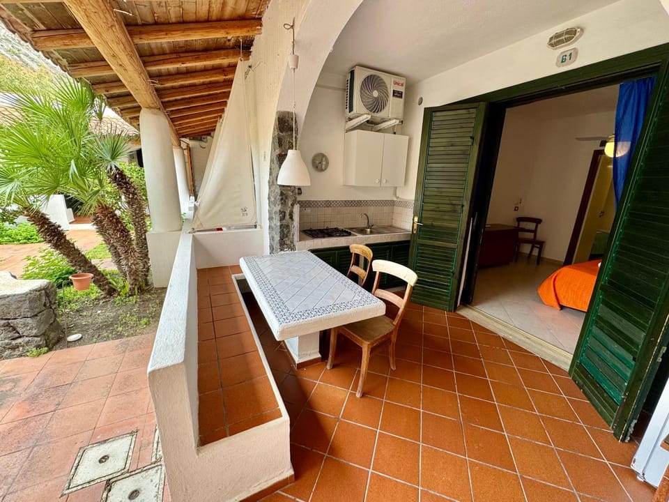 Property building, Kitchen or kitchenette, Living room, Photo of the whole room, Dining area, kitchen