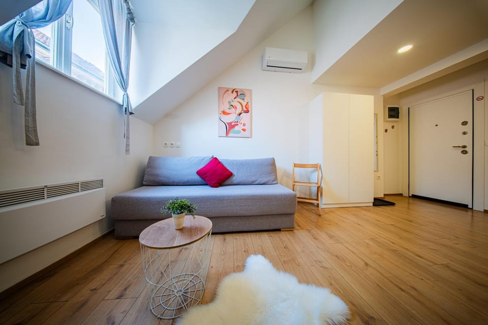Facade/entrance, Living room, Photo of the whole room, Seating area, Family, heating, internet, air conditioner