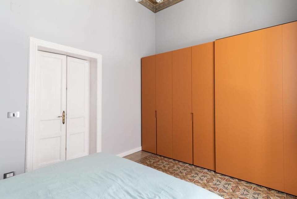 Photo of the whole room, Bedroom, wardrobe