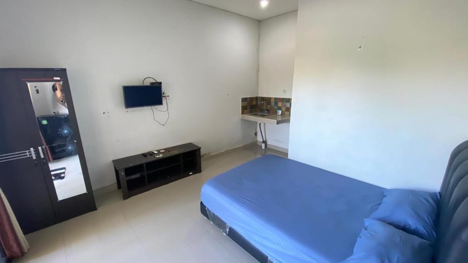 Bed, TV and multimedia, Photo of the whole room