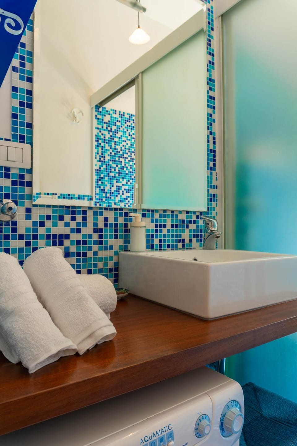 Bathroom, towels