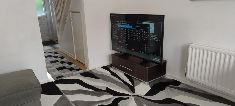 Entire 2 bedroom home with parking in Coventry, UK House in Coventry