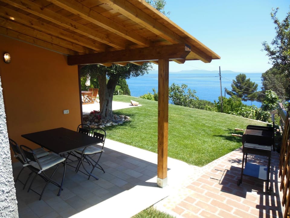 Patio, BBQ facilities, Garden, Dining area, Garden view, Sea view