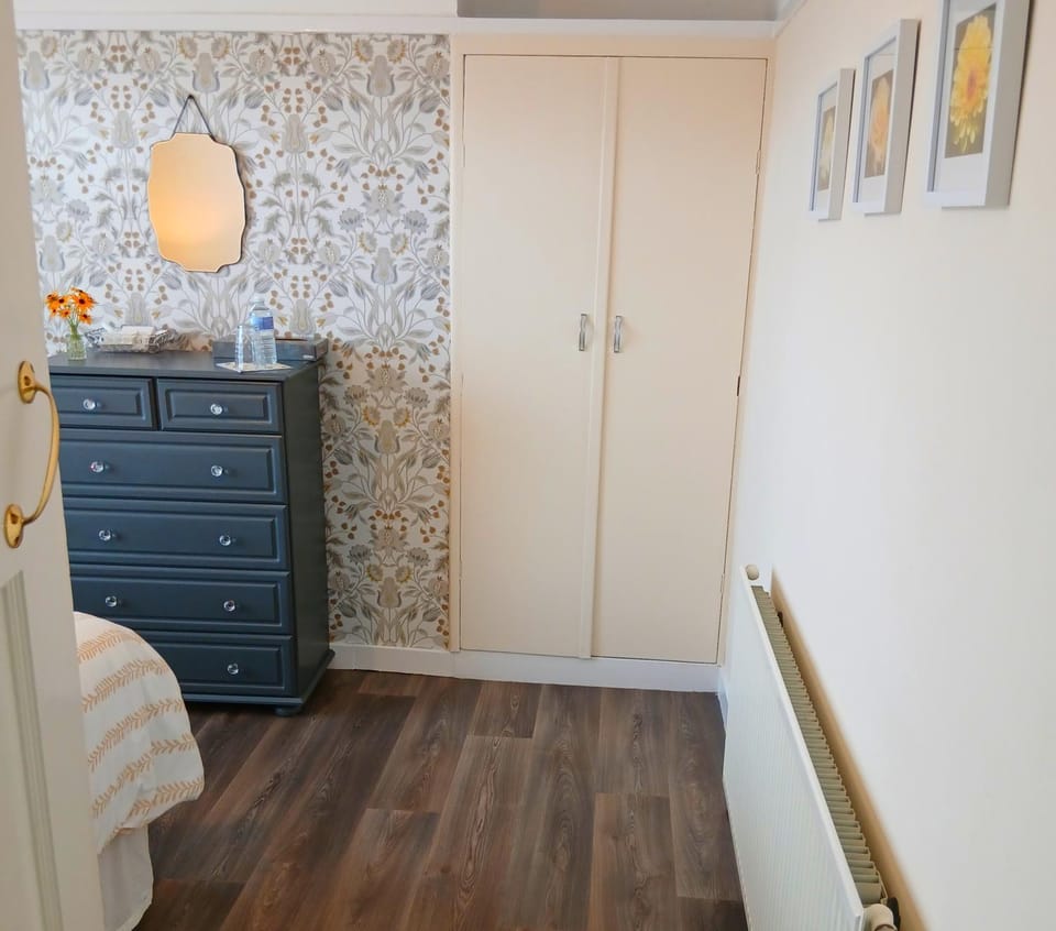 Bedroom, wardrobe