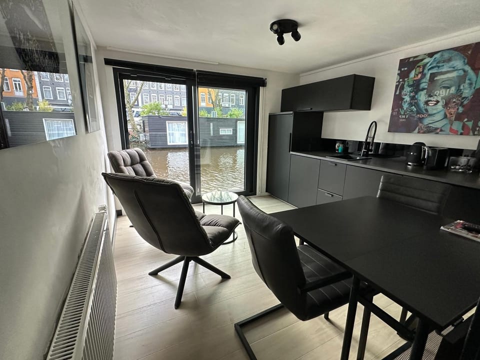 TV and multimedia, Seating area
