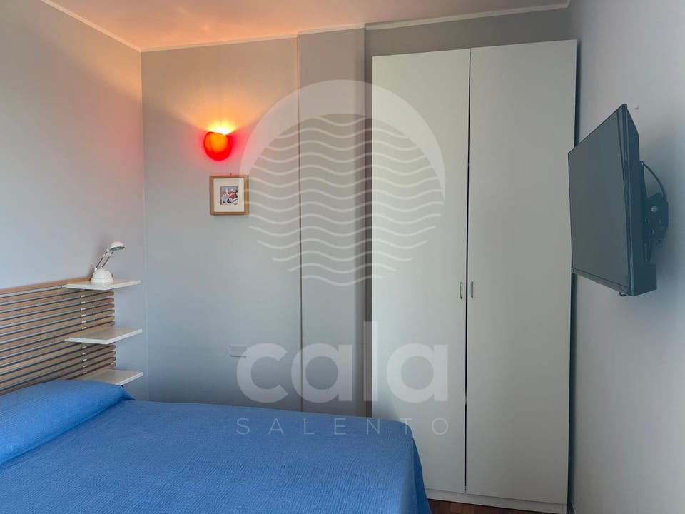 Bed, TV and multimedia, Photo of the whole room, Bedroom, wardrobe