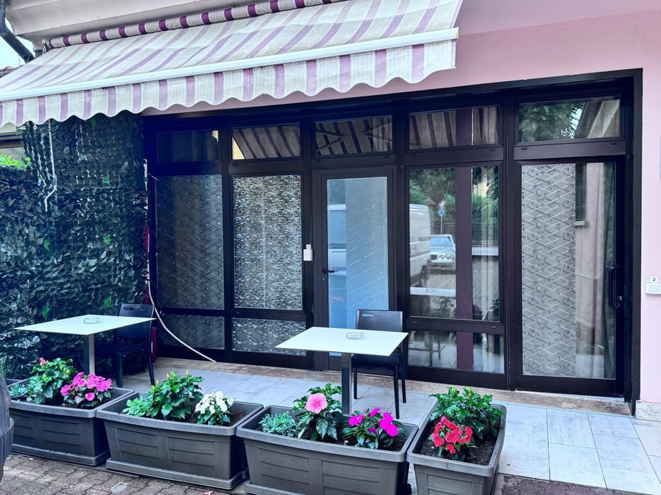 Foresteria La Stazione Pizza, Kebab & Byrek di Hoxha Alma Inn in Province of Brescia