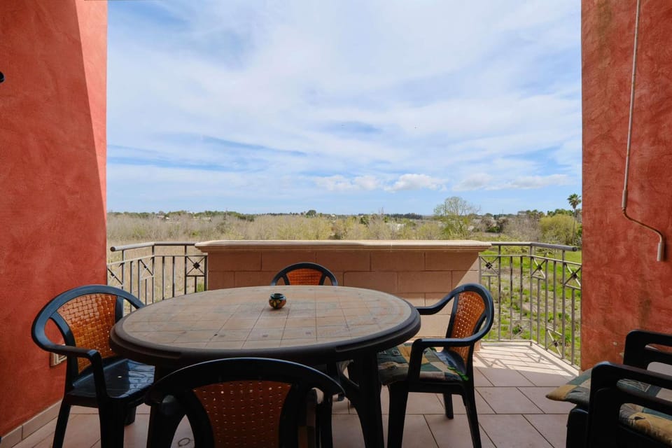 View (from property/room), Balcony/Terrace, Dining area