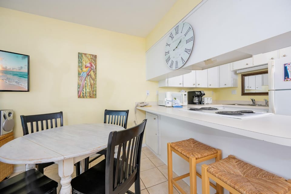 Island Winds West 876 Apartment in West Beach