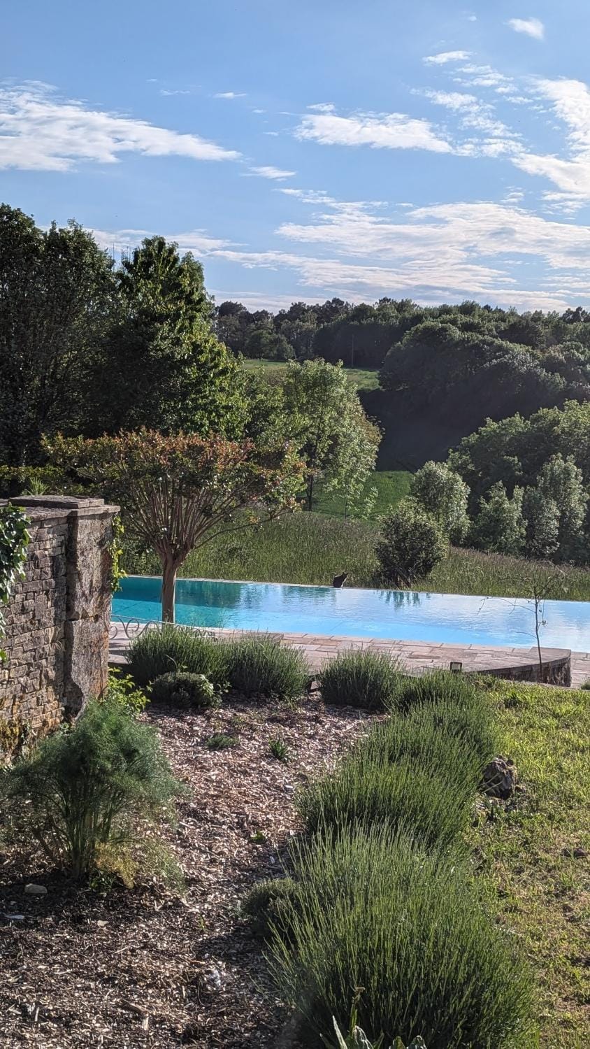 Nearby landmark, Day, Swimming pool