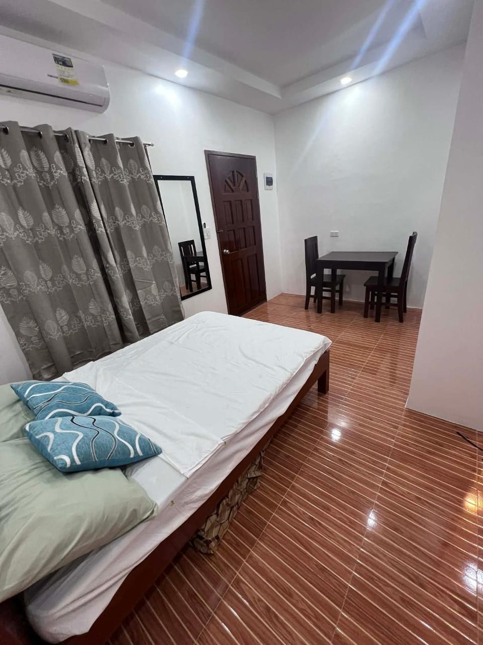 Bed, Bedroom, air conditioner