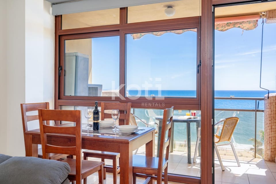 View (from property/room), Balcony/Terrace, Living room, Dining area, Sea view