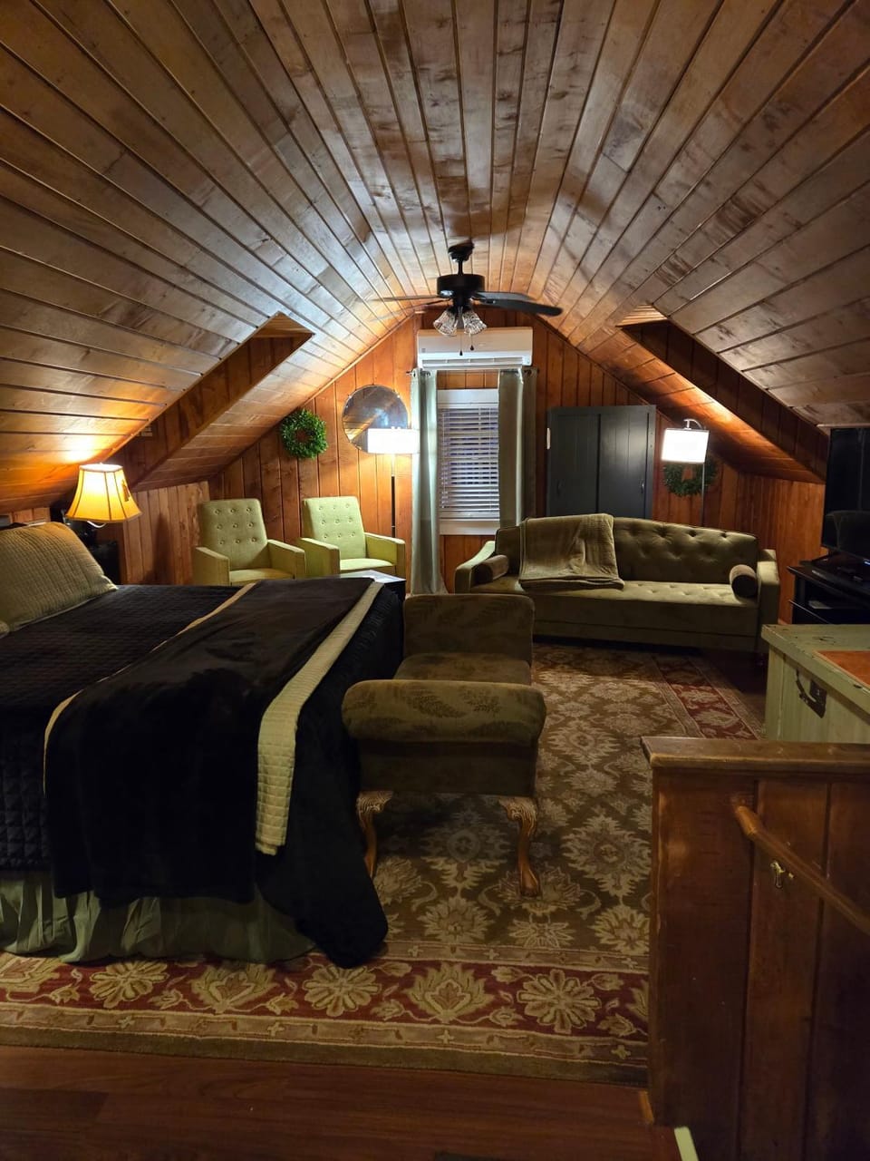 TV and multimedia, Photo of the whole room, Bedroom, fireplace