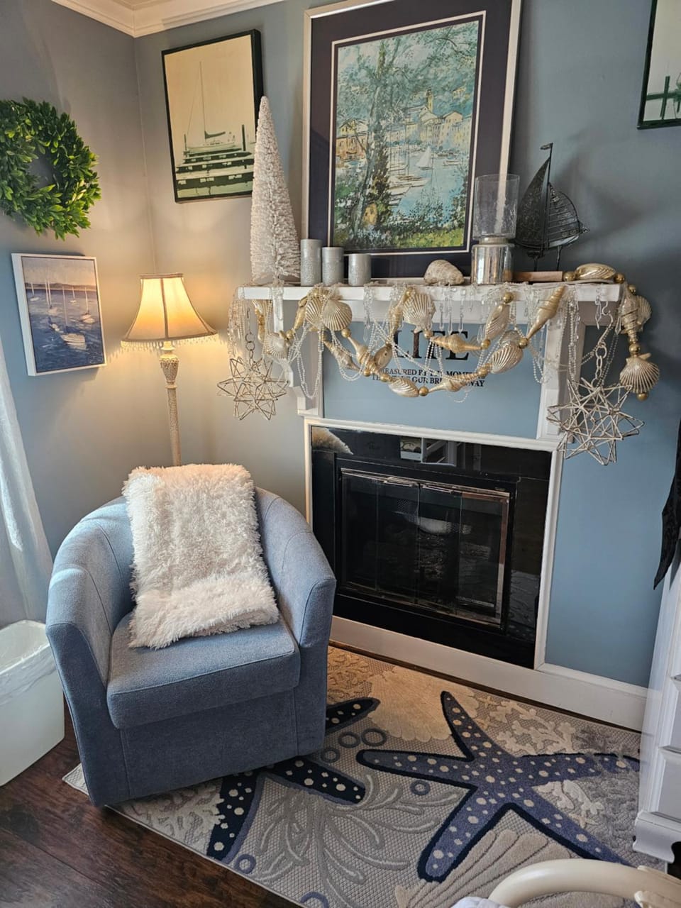 Seating area, fireplace