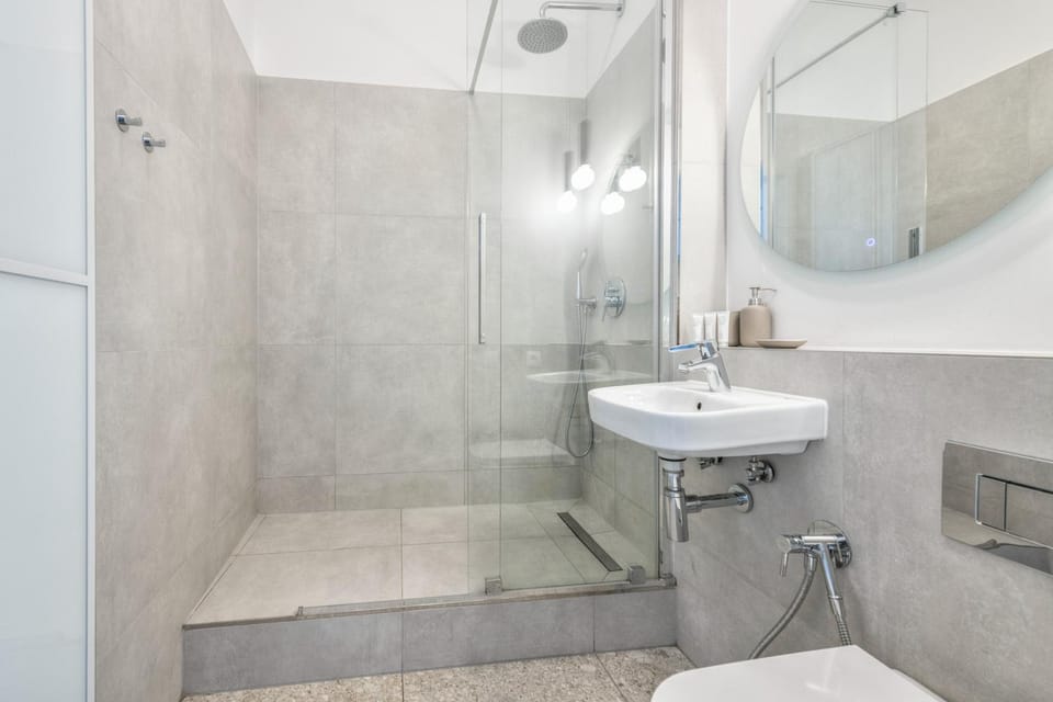 Bathroom, towels
