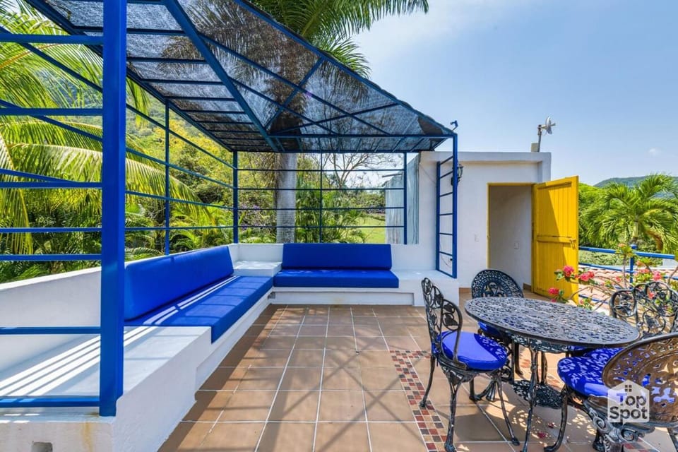 Spring, Day, Garden, Balcony/Terrace, Living room, Dining area, Garden view, furniture