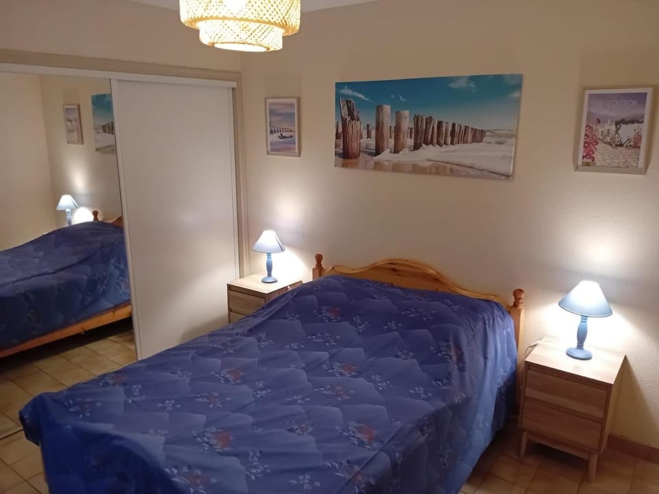 Bed, Photo of the whole room