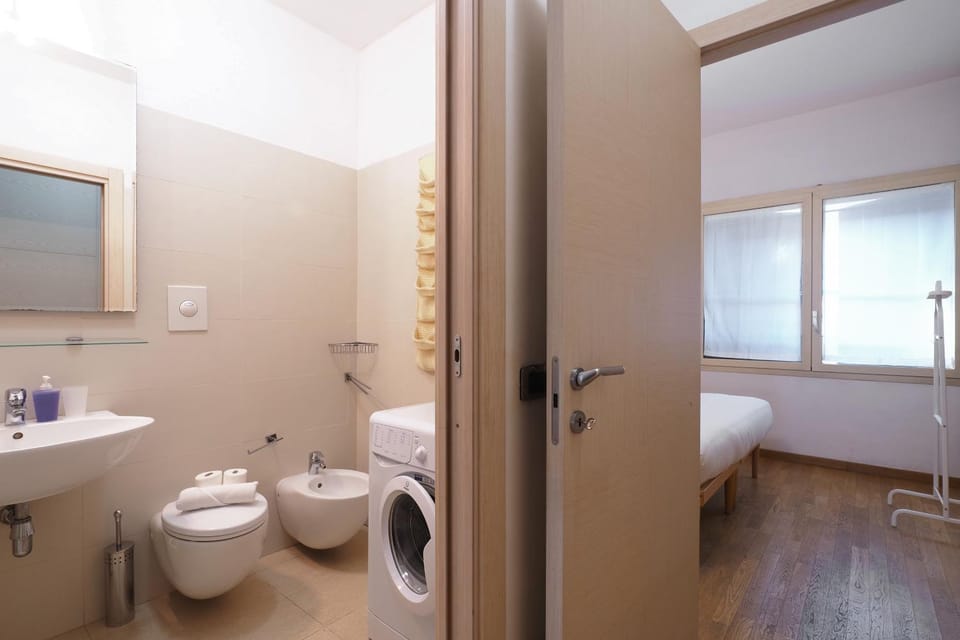 Toilet, Bathroom, towels