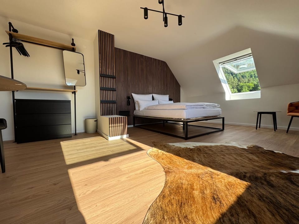 Bed, Photo of the whole room, Bedroom
