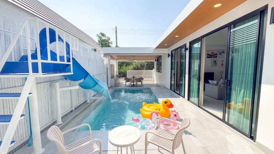 Swimming pool, Swimming pool