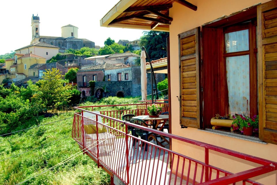 View (from property/room), City view, Garden view, Mountain view, Sea view, Quiet street view