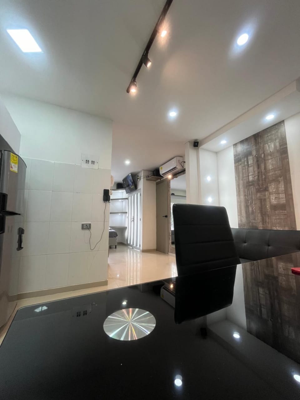 Kitchen or kitchenette, Dining area, oven