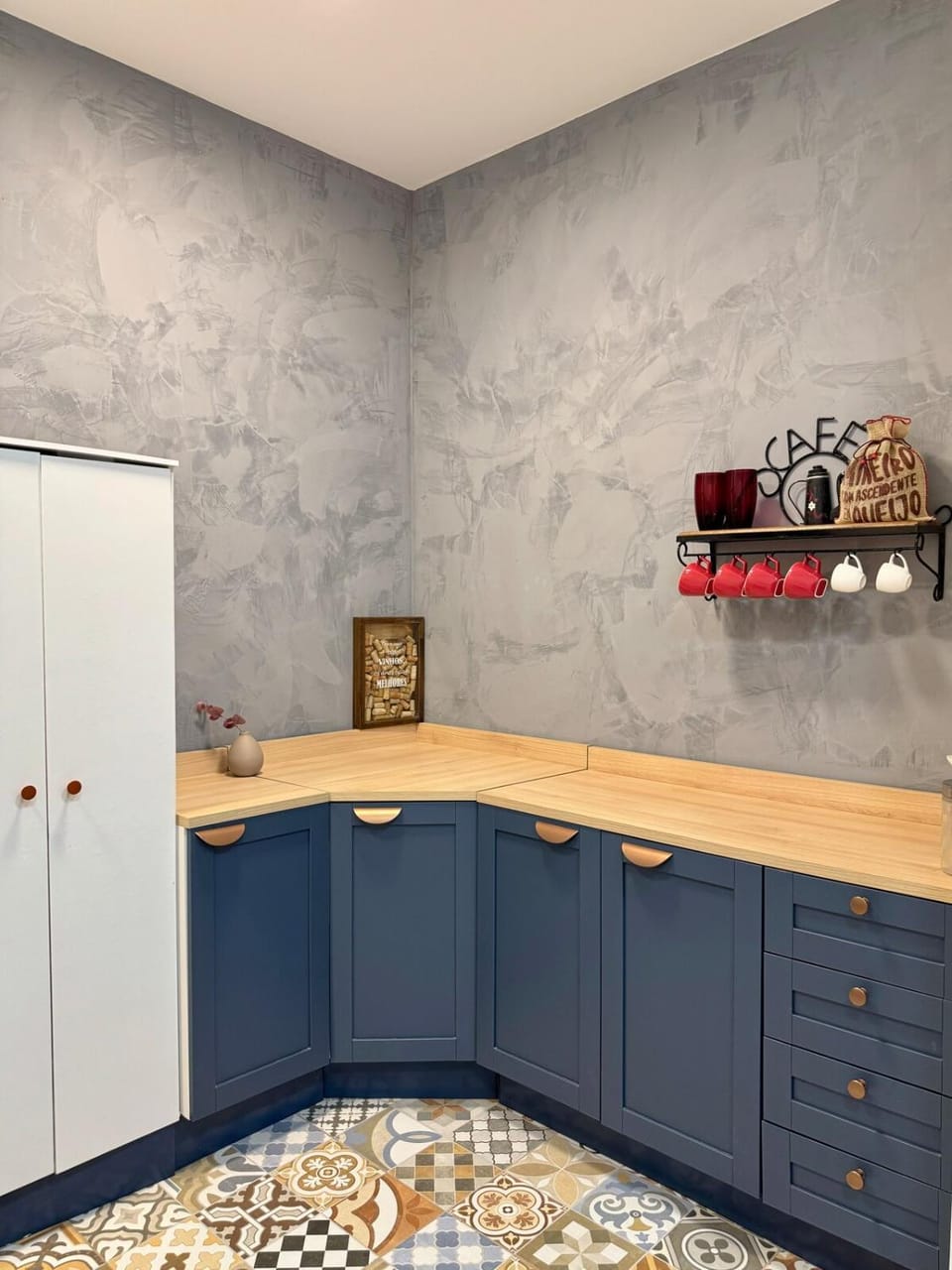 Kitchen or kitchenette, Decorative detail, locker