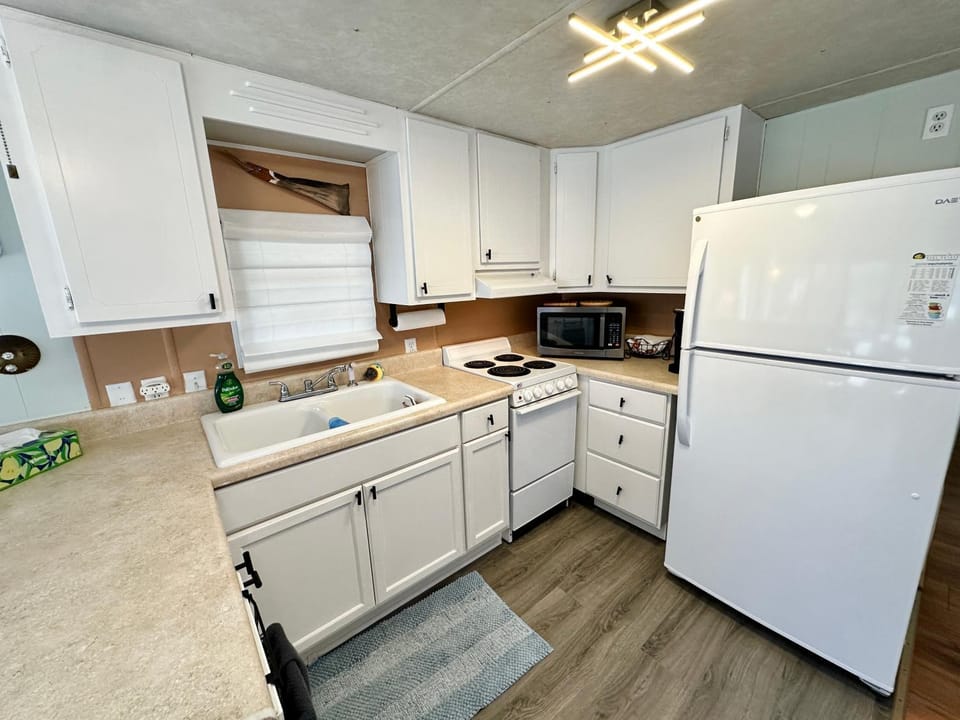 Aquahouse is an Adorable 1 Bed 1 Bath Beach Bungalow just steps from the ocean! House in Hutchinson Island