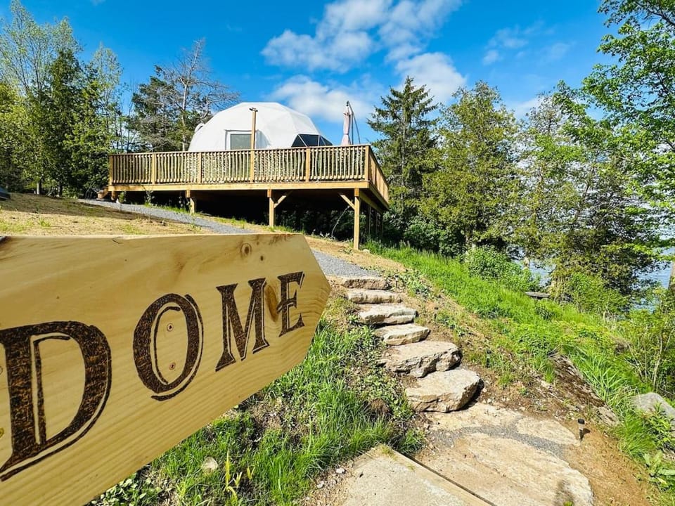 Sky Geo Dome on the Lake Apartment in Greater Napanee