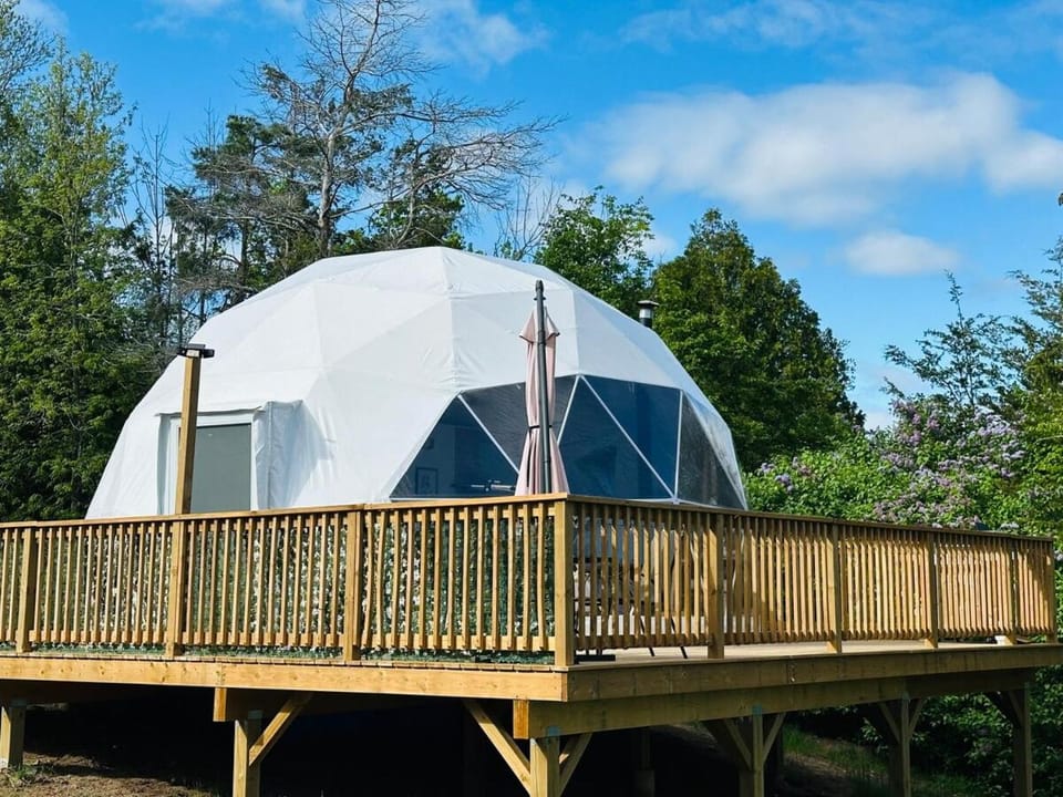 Sky Geo Dome on the Lake Apartment in Greater Napanee