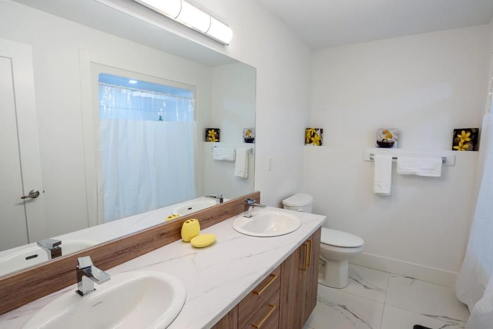 Stylish, Modern 3BR in Moncton House in Dieppe