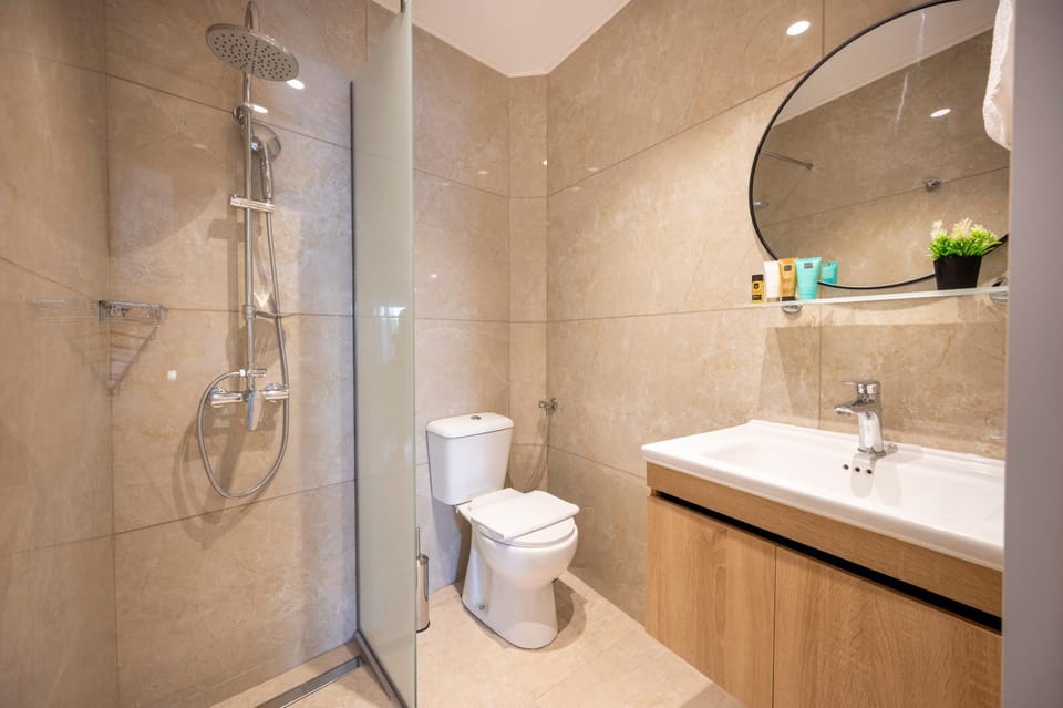 Shower, Toilet, Bathroom, towels