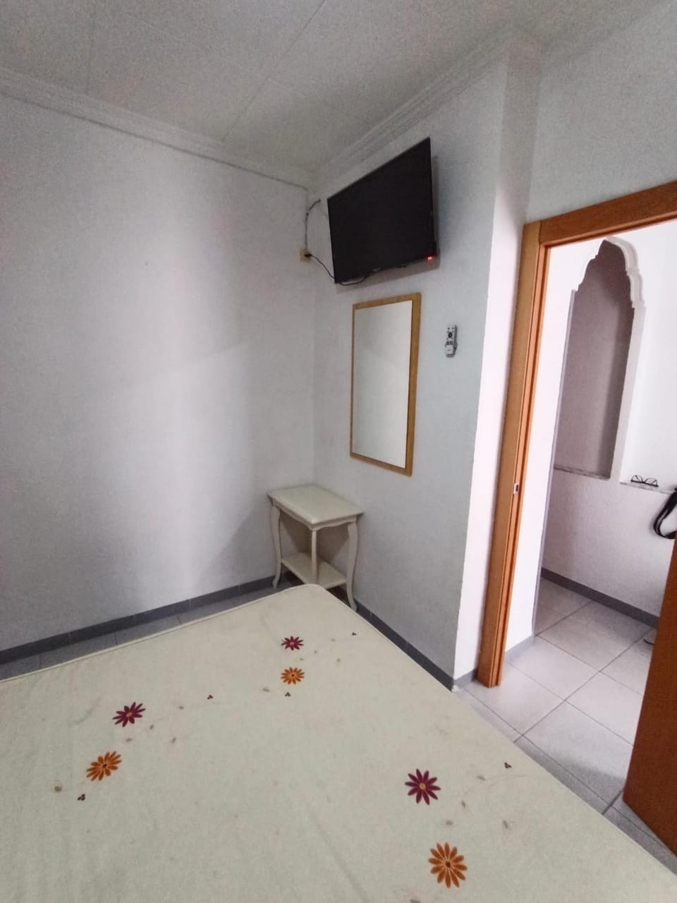 TV and multimedia, Photo of the whole room, Bedroom