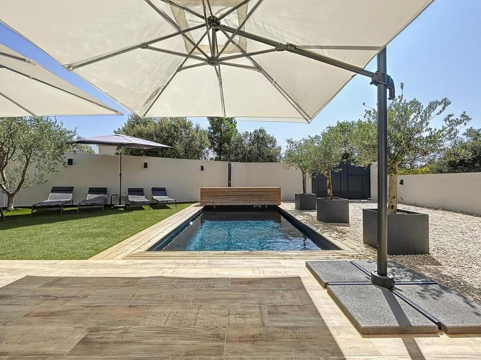 Chez NELL gîte, piscine chauffée au pied du Ventoux House in Bédoin