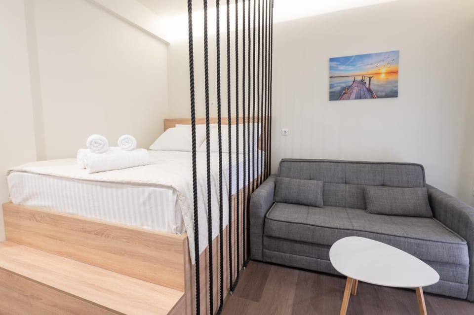 Bed, Living room, Photo of the whole room, Seating area