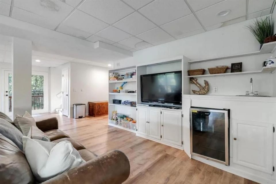 TV and multimedia, Living room, Seating area, minibar