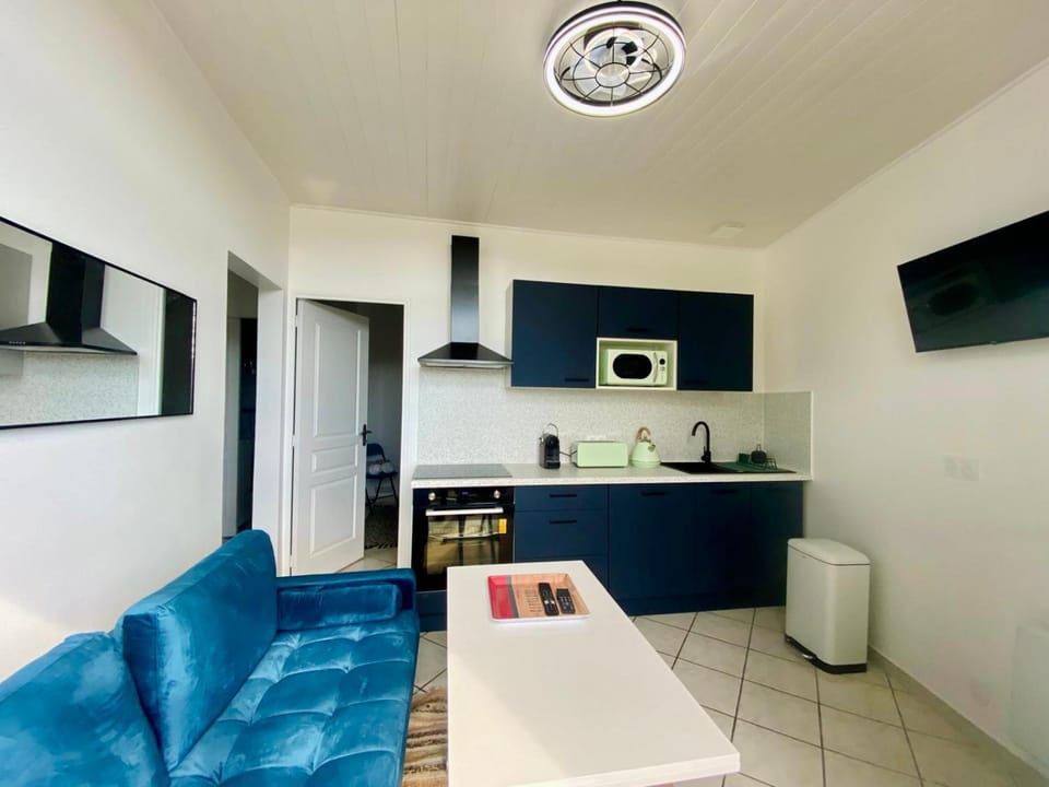 Kitchen or kitchenette, Living room