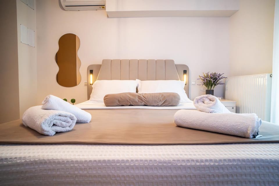 Bed, Photo of the whole room, Bedroom, towels, air conditioner