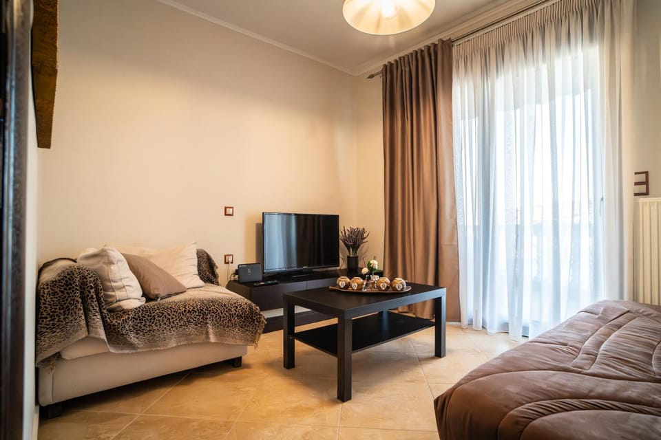 Communal lounge/ TV room, TV and multimedia, Living room, Seating area, Evening entertainment