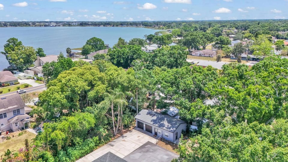 Property building, Neighbourhood, Natural landscape, Bird's eye view, Other, Lake view