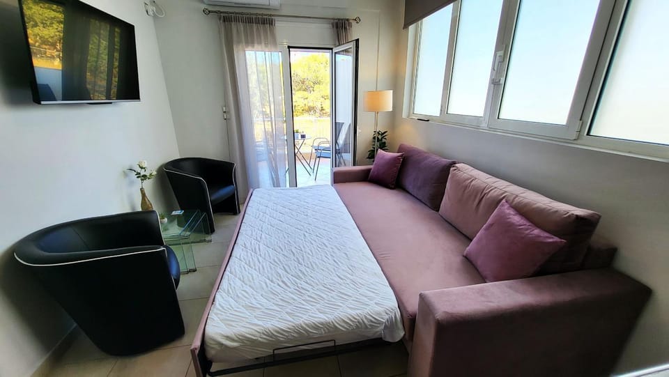 Bed, Living room