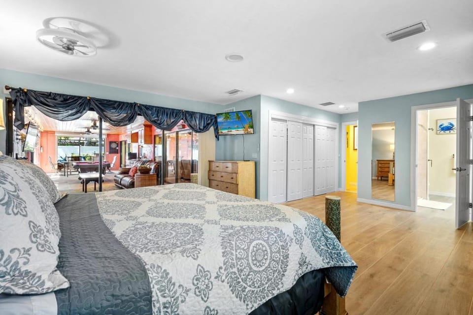 HeatedPool, GameRoom, Pool Table & Darts, Fenced Yard House in North Naples