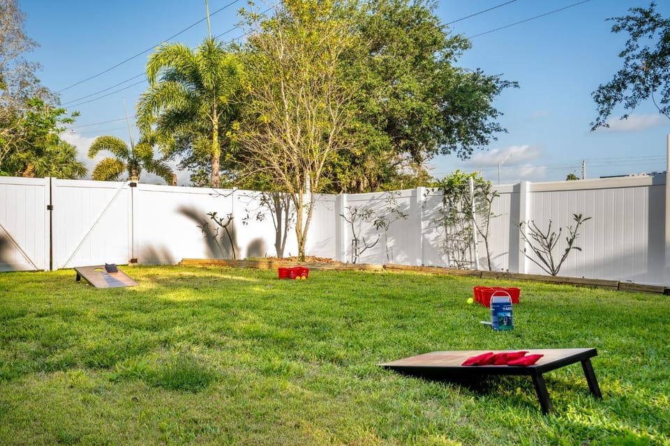 HeatedPool, GameRoom, Pool Table & Darts, Fenced Yard House in North Naples