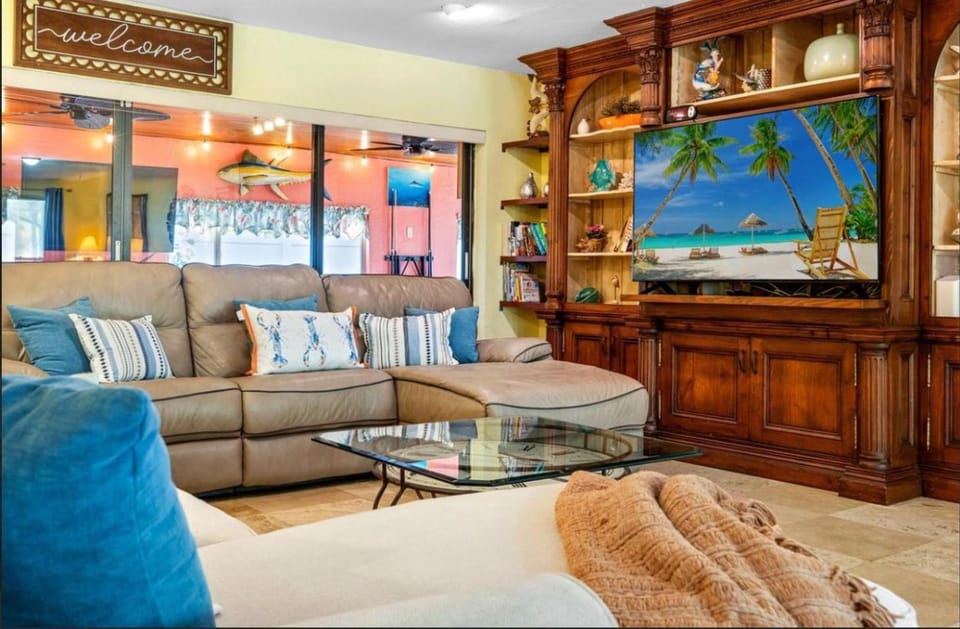 HeatedPool, GameRoom, Pool Table & Darts, Fenced Yard House in North Naples